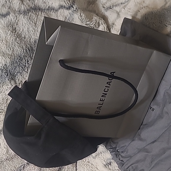 Like new Authentic Balenciaga black rainbow logo hat - Picture 3 of 4